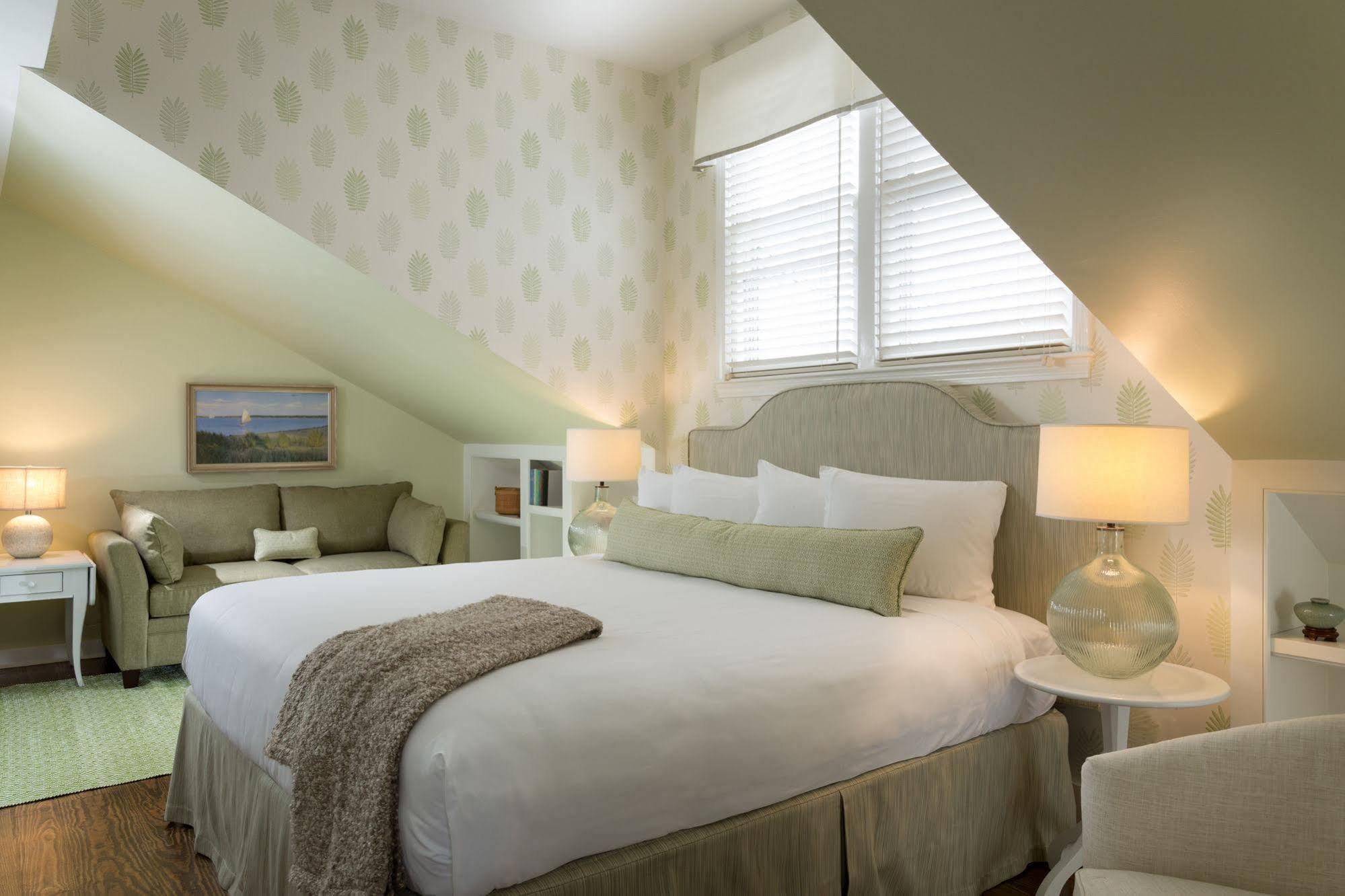 Brass Lantern Bed & Breakfast Nantucket